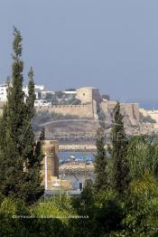 Image du Maroc Professionnelle de  La kasbah des Oudaïas de Rabat est une magnifique petite forteresse surplombant l'embouchure du fleuve Bouregreg érigée par les Almoravides pour lutter contre les tribus Berghouatas, elle séduit par sa quiétude et sa lumière.  Jeudi 6 Octobre 2011. (Photo / Abdeljalil Bounhar)
